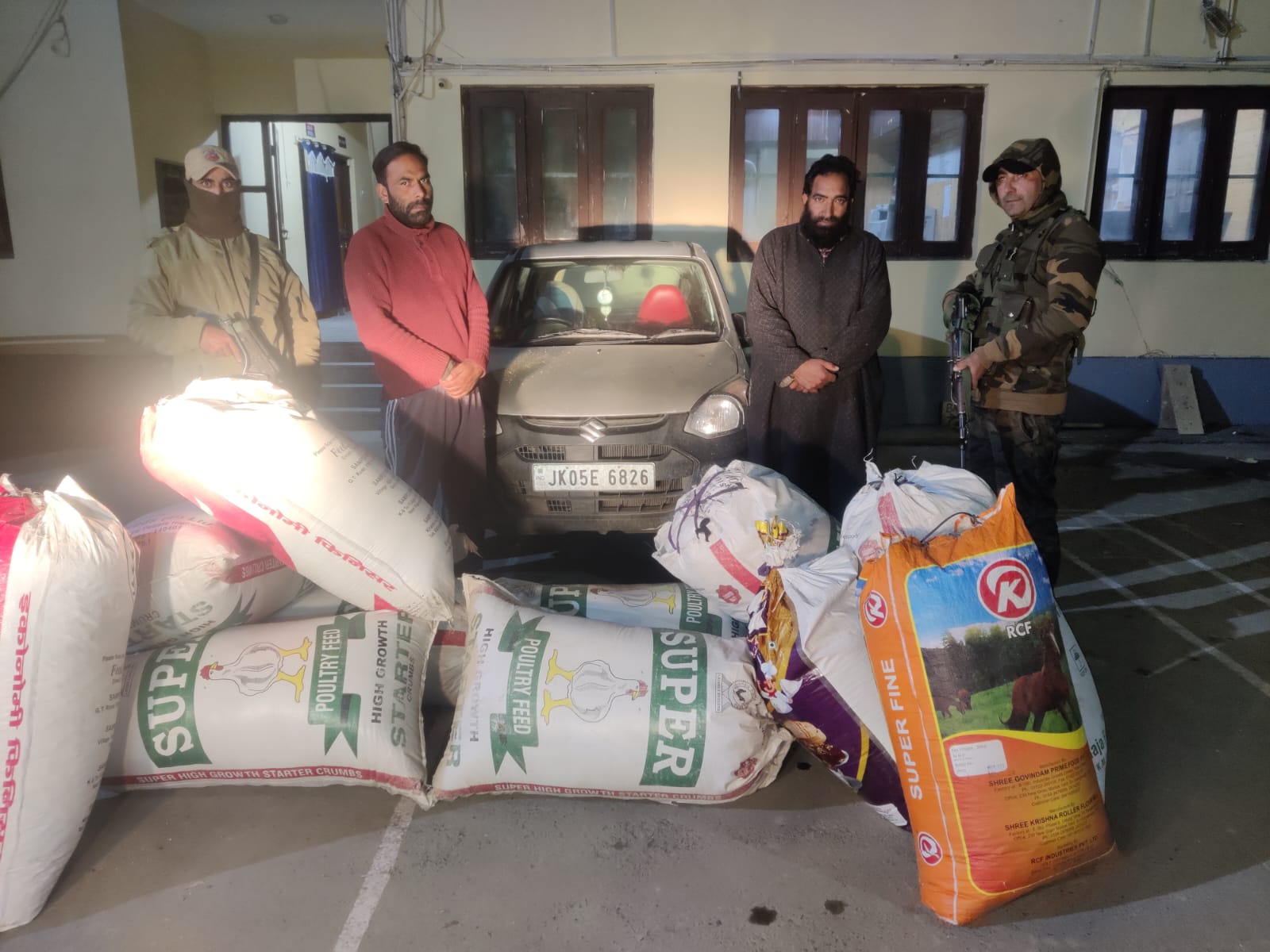 'Baramulla Police arrested 2 drug peddlers, recovered 300 Kgs of poppy straw like substance at Zangam Pattan'